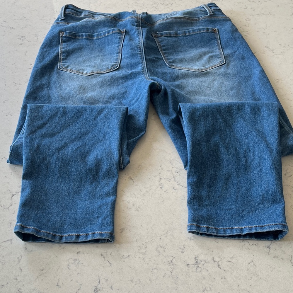 Curve Appeal Pair of Light & Medium Wash Blue Denim Jeans size 14 - Picture 7 of 14